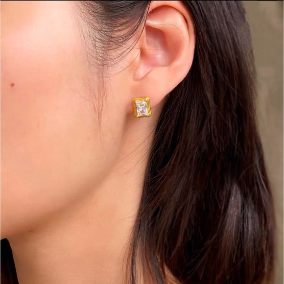 Earring - Picture 5 of 5